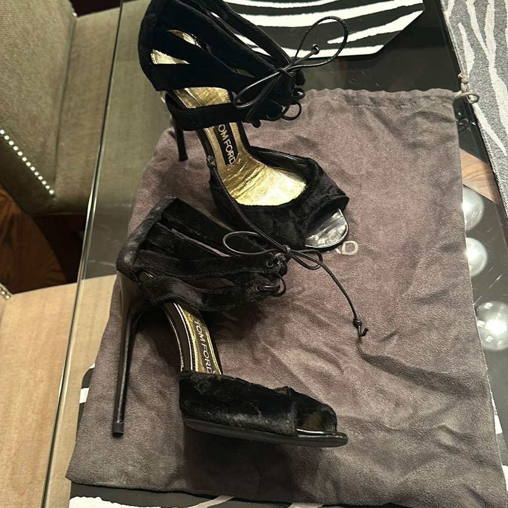 Velvet Tom Ford heel. Sz 381/2.